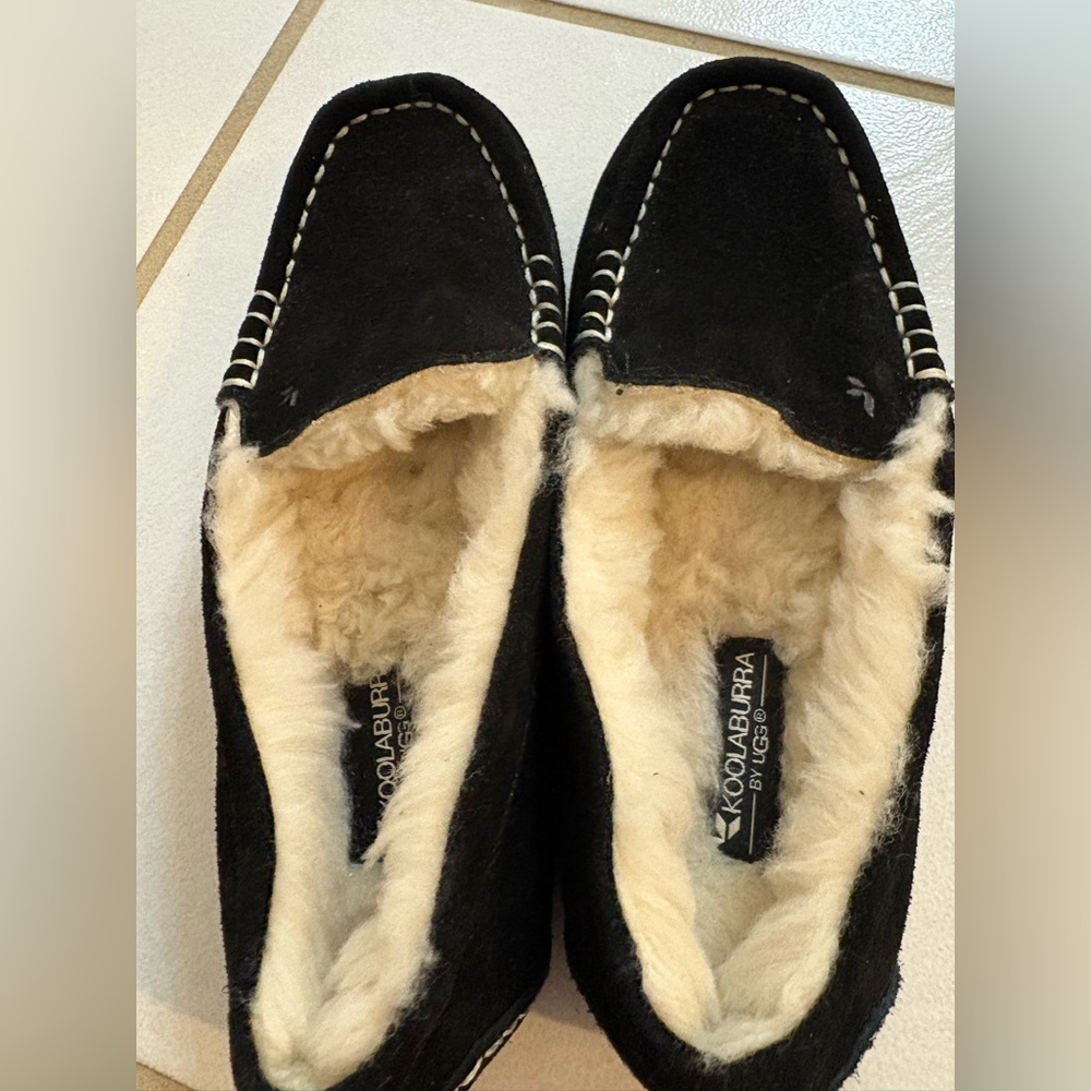 Koolaburra by Ugg Suede Black Slippers with Plush Cream Interior Size 5